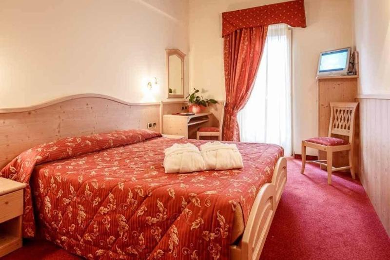 Beverly Alps Hotel & Spa Pinzolo Esterno foto