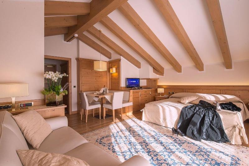 Beverly Alps Hotel & Spa Pinzolo Esterno foto