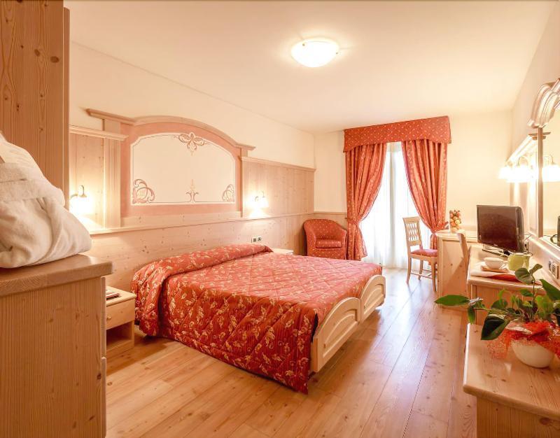 Beverly Alps Hotel & Spa Pinzolo Esterno foto