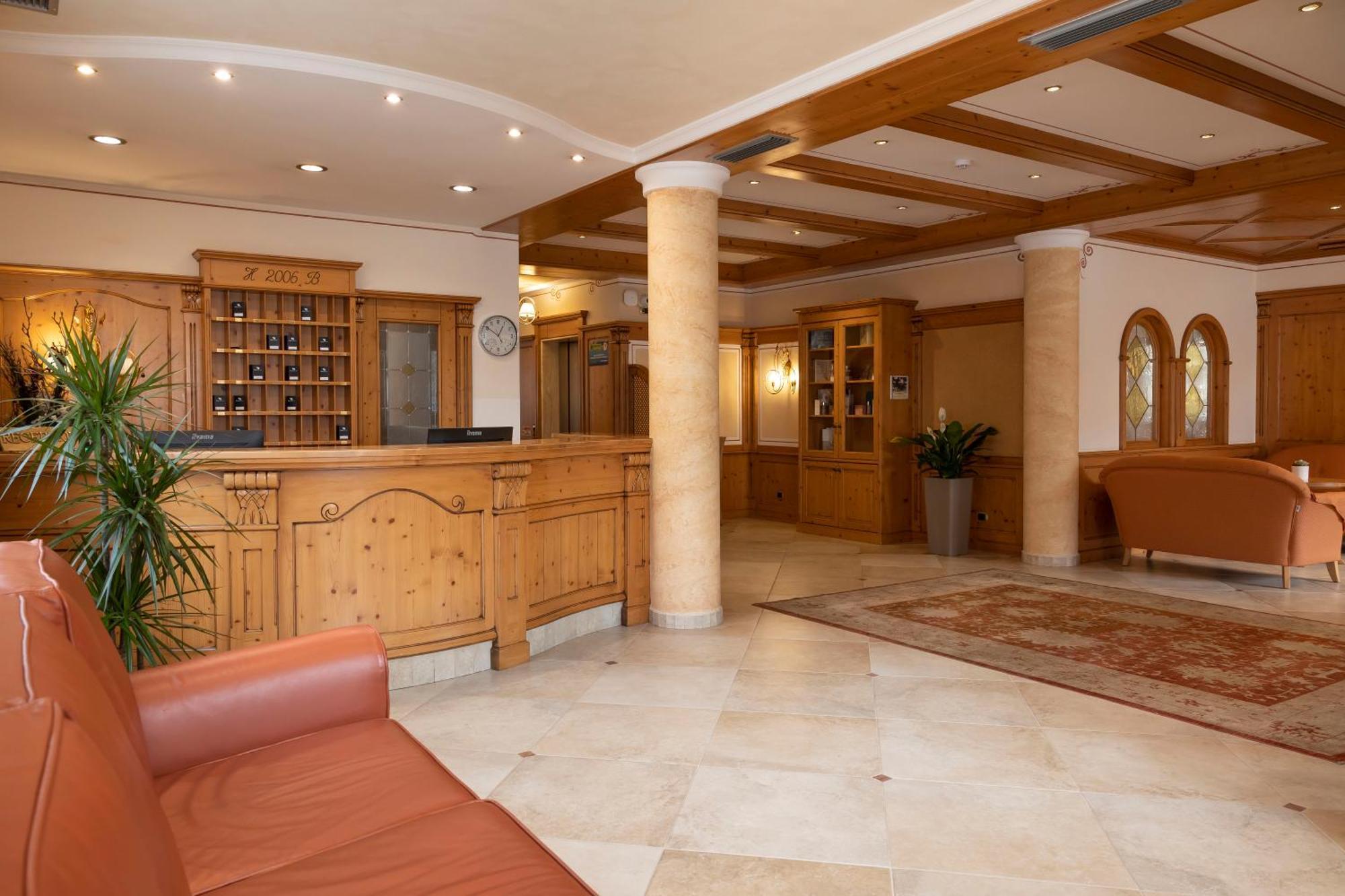 Beverly Alps Hotel & Spa Pinzolo Esterno foto