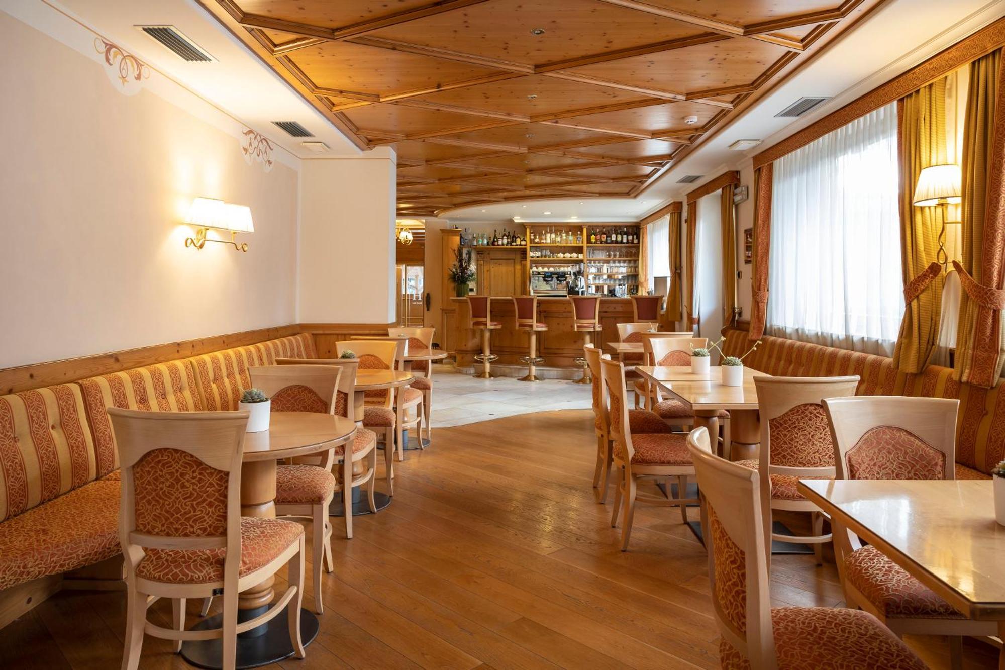 Beverly Alps Hotel & Spa Pinzolo Esterno foto