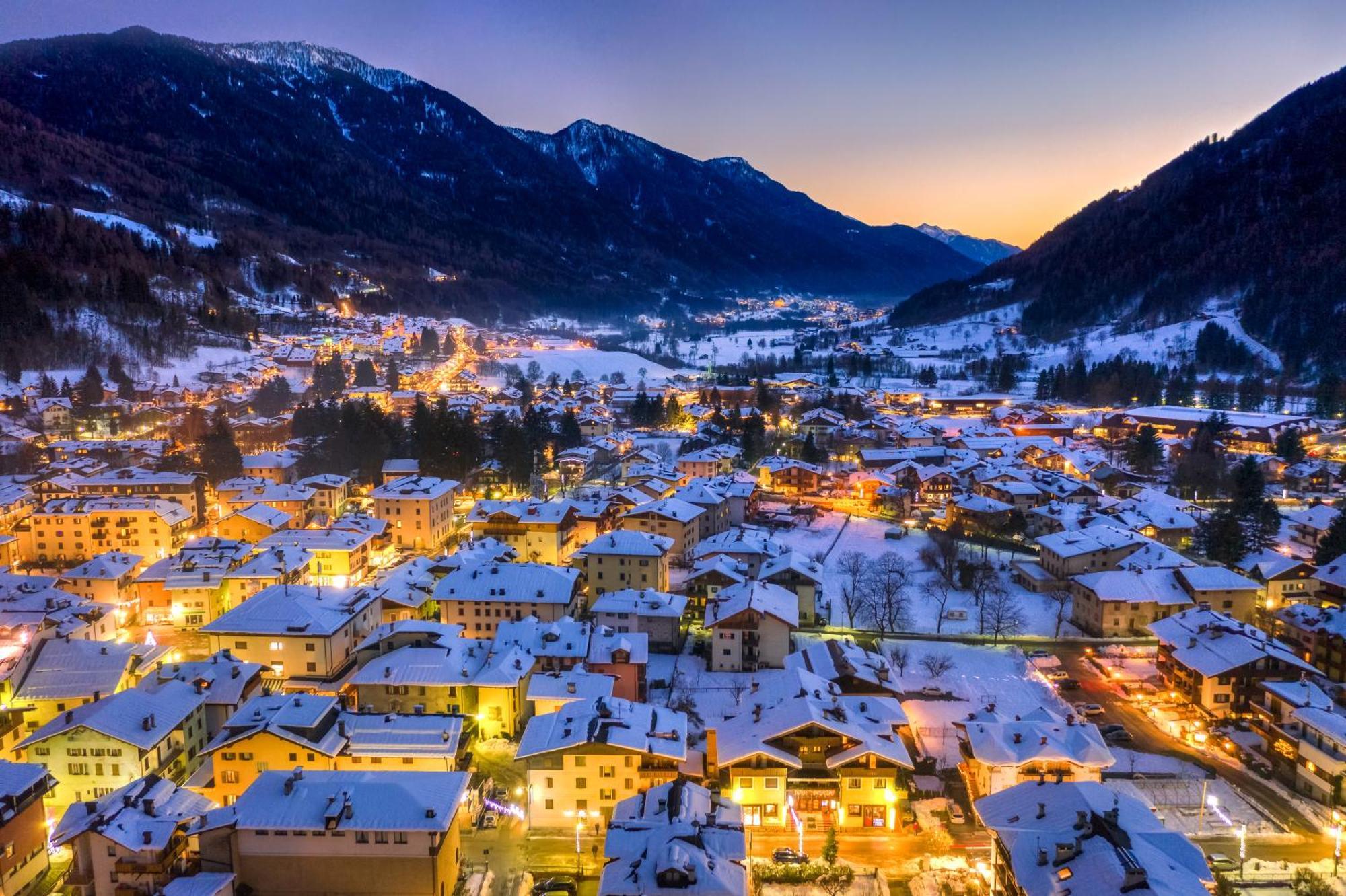 Beverly Alps Hotel & Spa Pinzolo Esterno foto