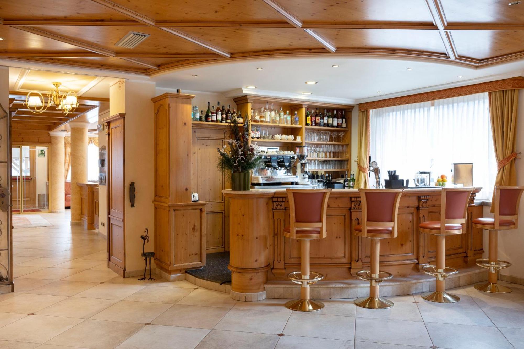 Beverly Alps Hotel & Spa Pinzolo Esterno foto