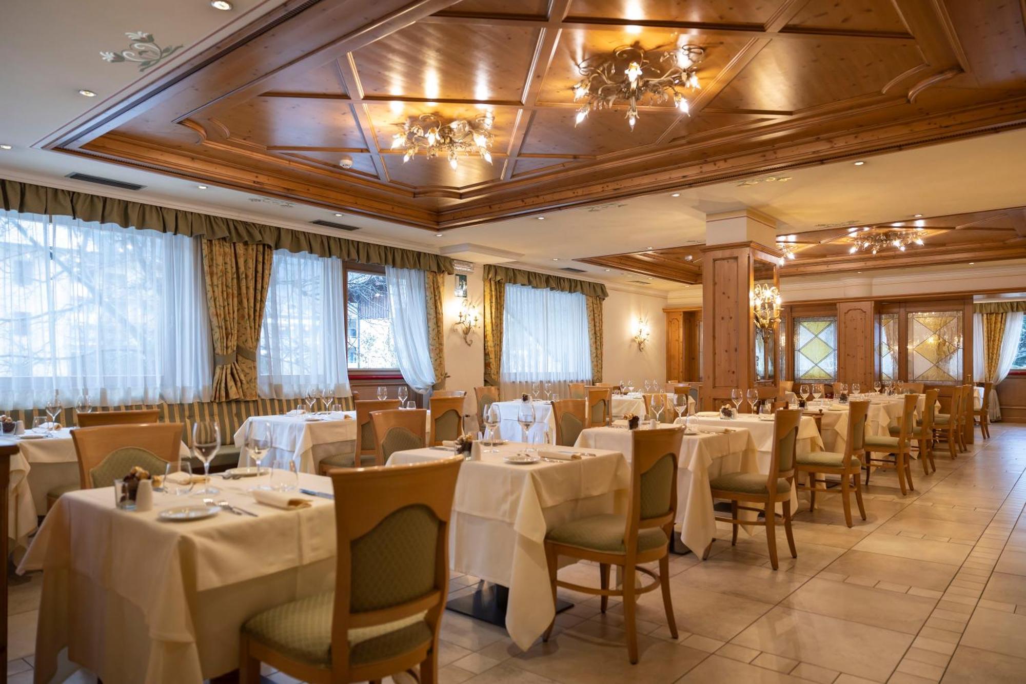 Beverly Alps Hotel & Spa Pinzolo Esterno foto