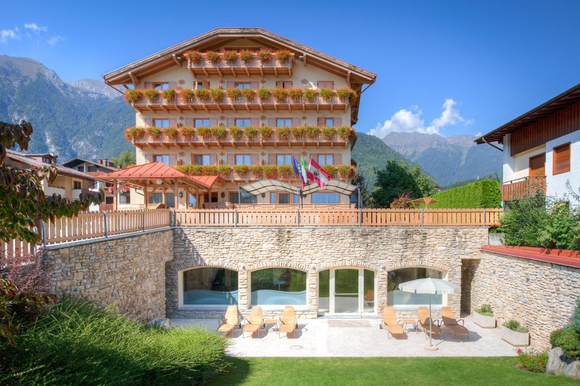 Beverly Alps Hotel & Spa Pinzolo Esterno foto