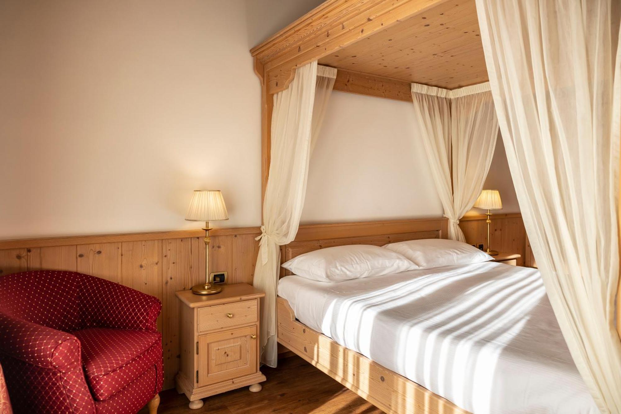 Beverly Alps Hotel & Spa Pinzolo Esterno foto