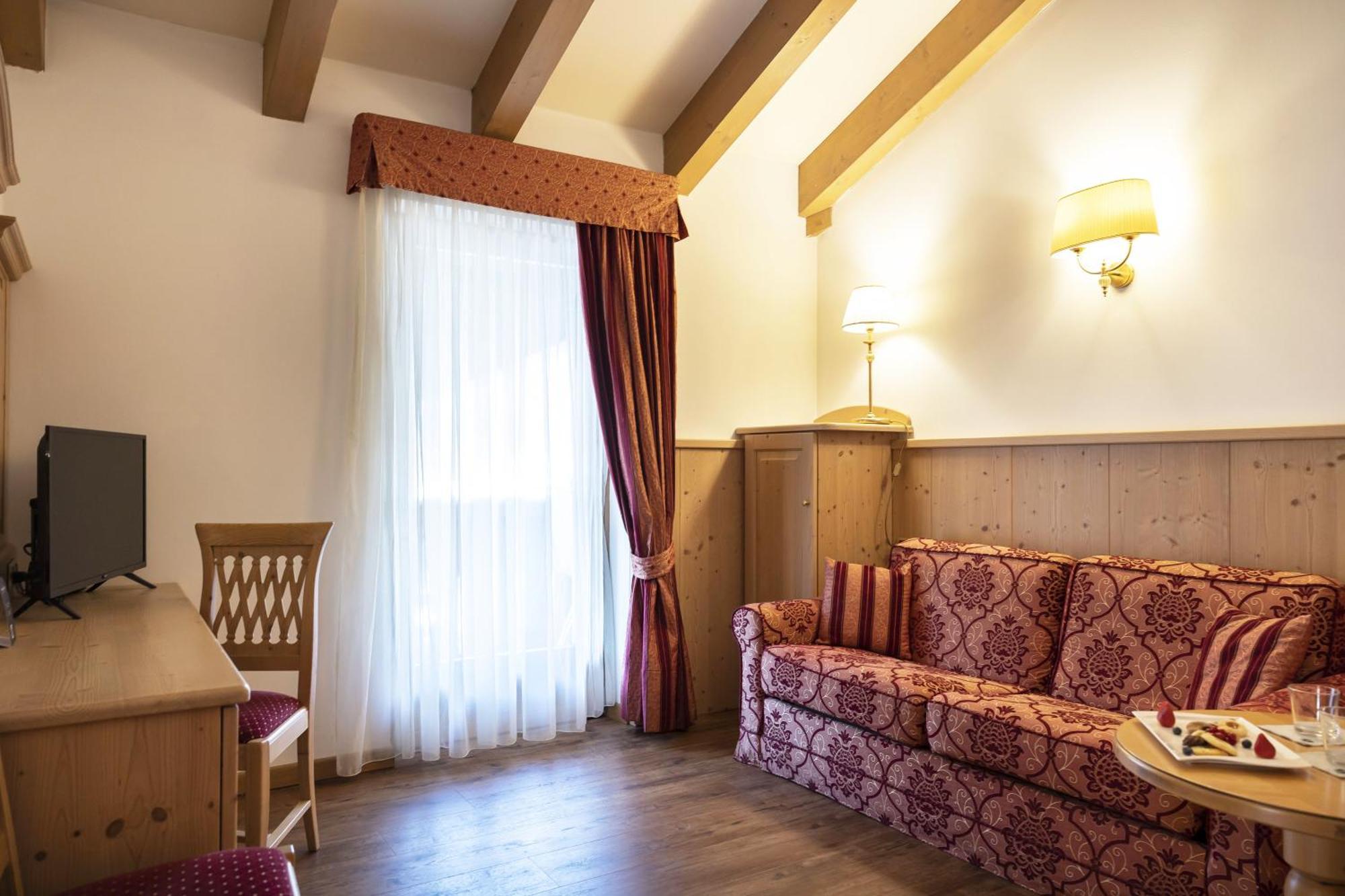 Beverly Alps Hotel & Spa Pinzolo Esterno foto