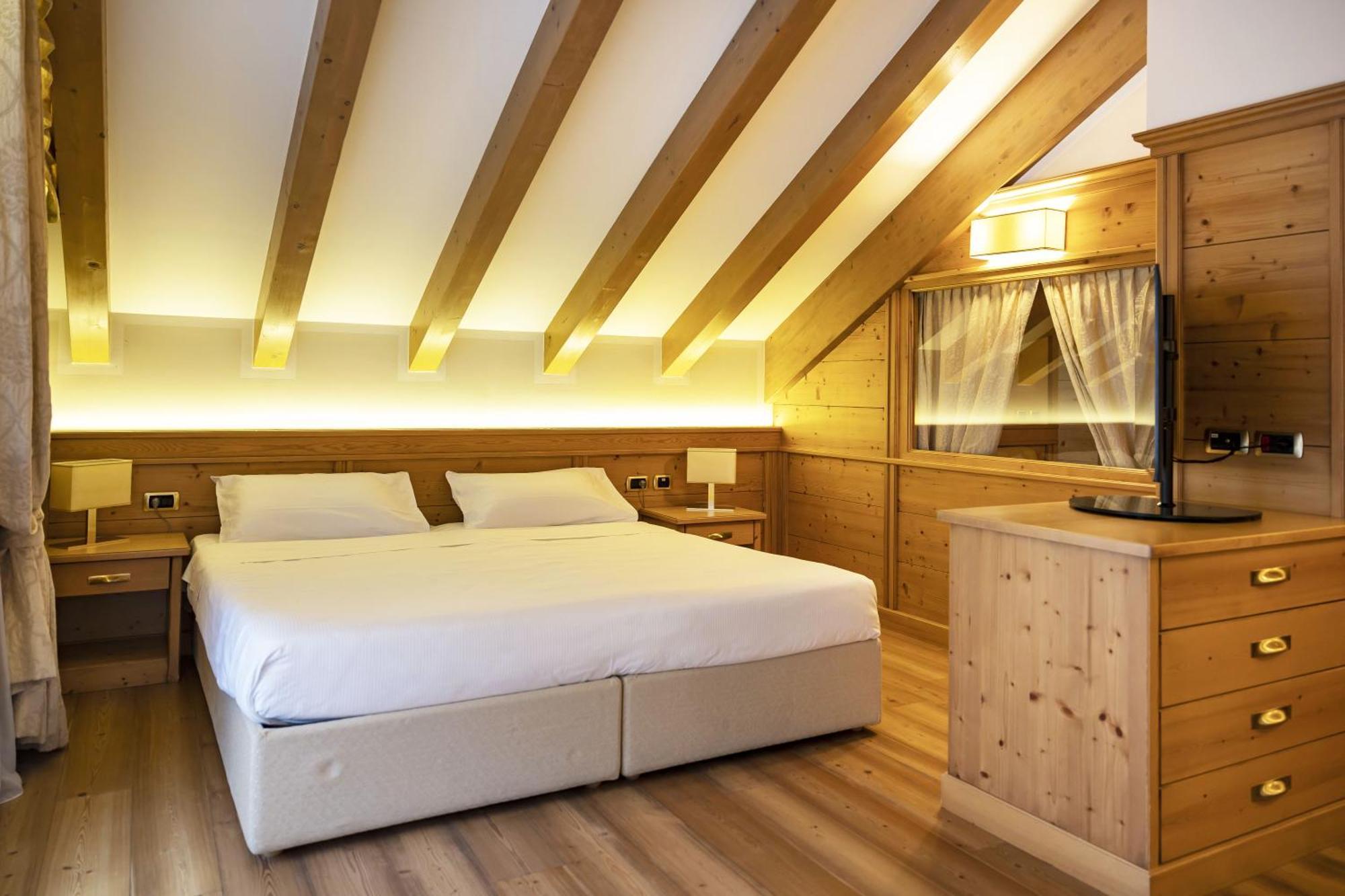 Beverly Alps Hotel & Spa Pinzolo Esterno foto
