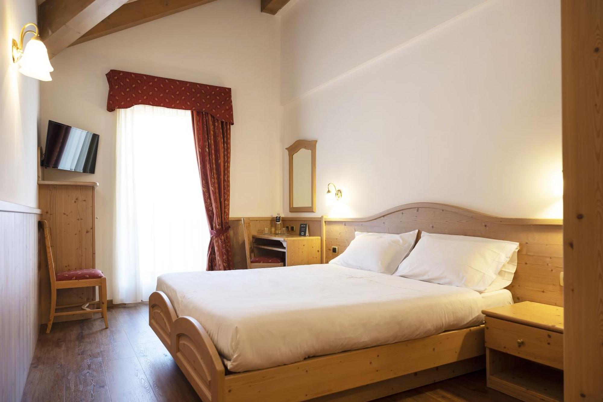 Beverly Alps Hotel & Spa Pinzolo Esterno foto