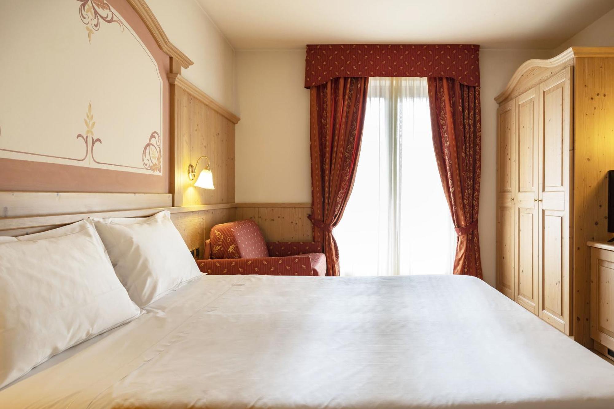 Beverly Alps Hotel & Spa Pinzolo Esterno foto