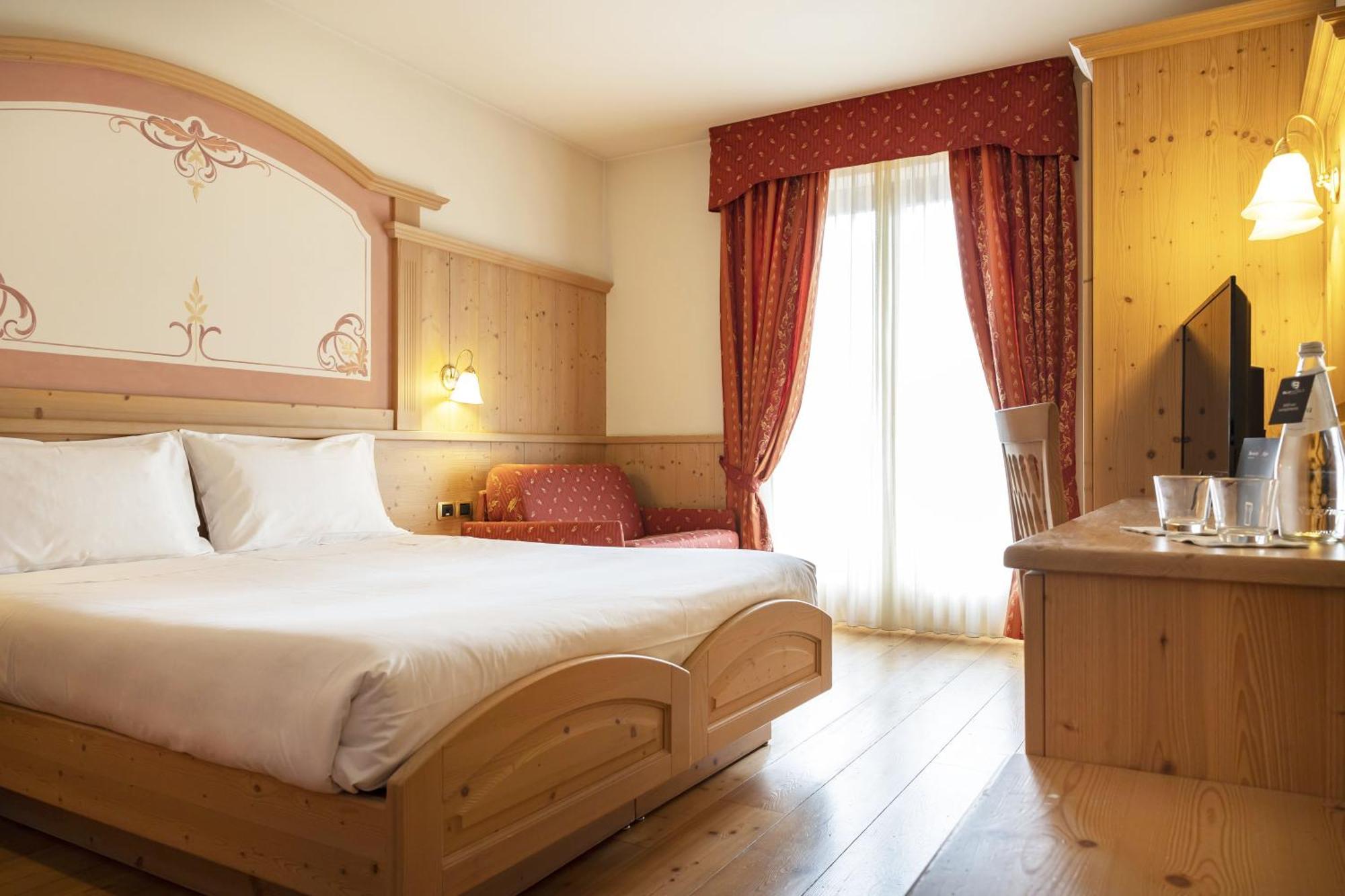 Beverly Alps Hotel & Spa Pinzolo Esterno foto